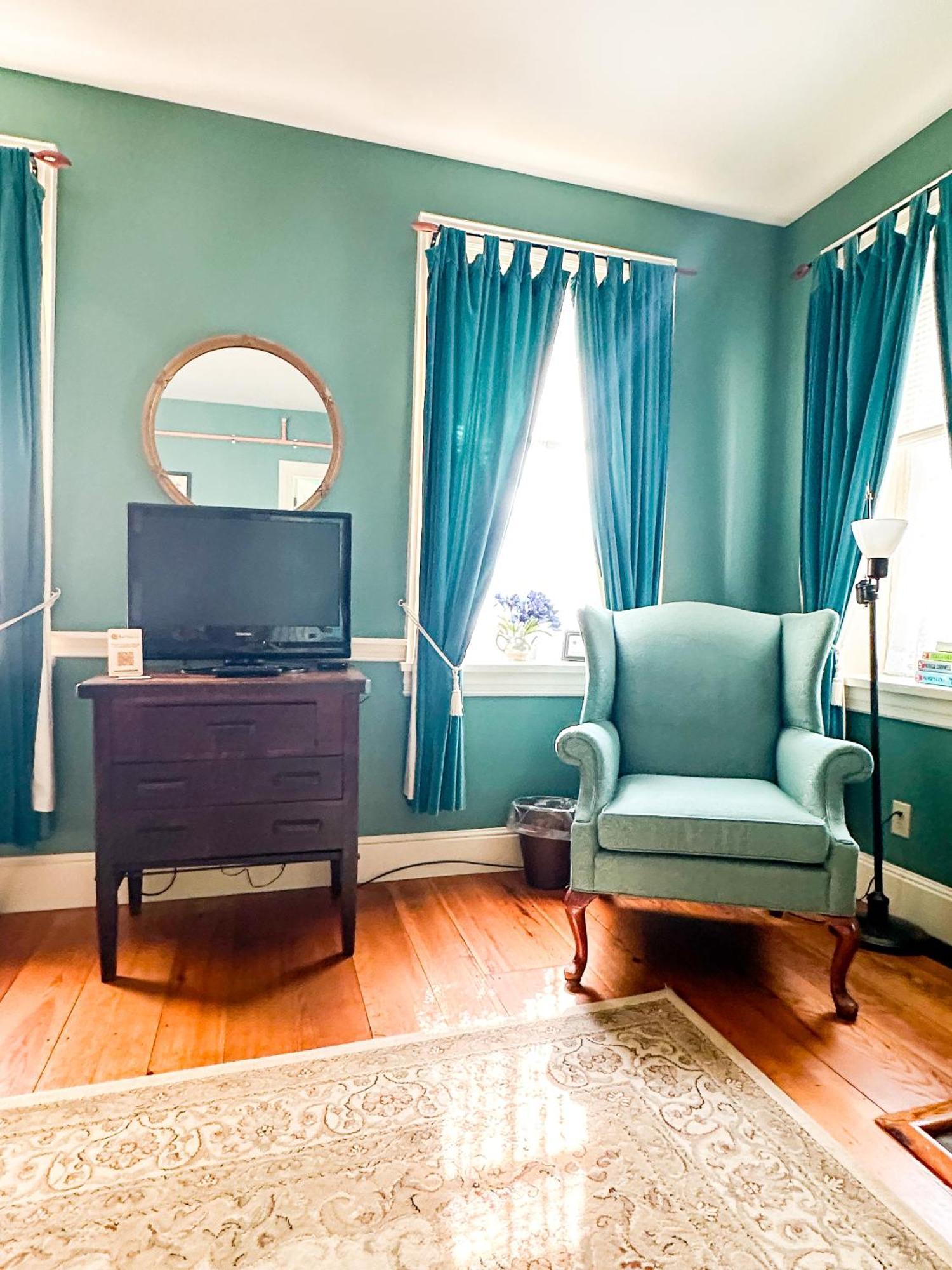 The Black Walnut Inn Amherst Buitenkant foto