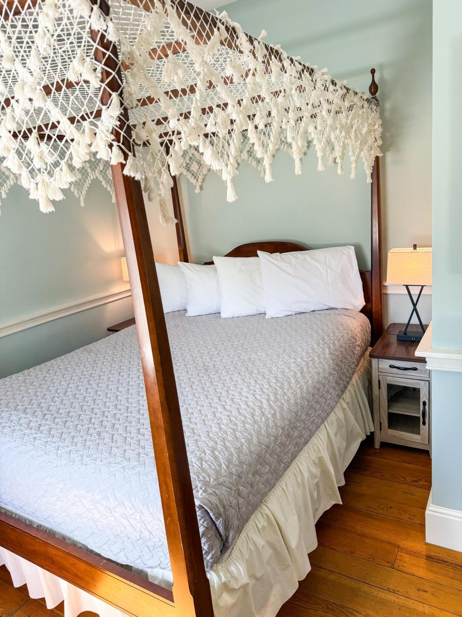 The Black Walnut Inn Amherst Buitenkant foto